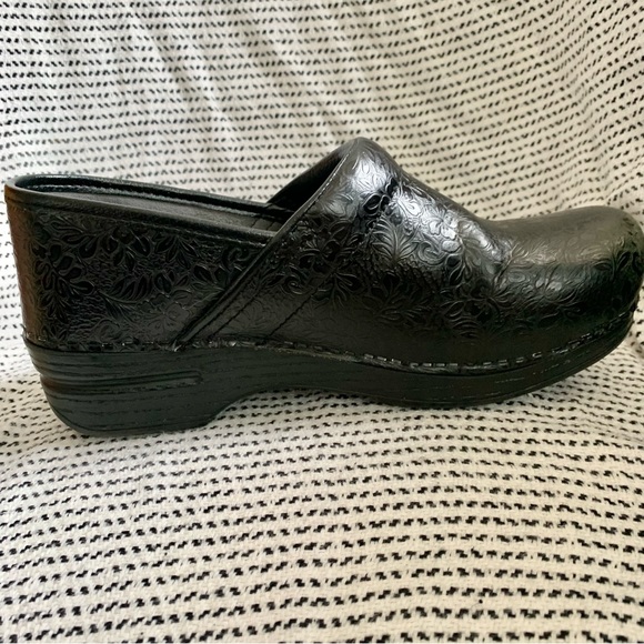 Dansko GUC Black Tooled Leather Clogs 39 - Picture 5 of 7
